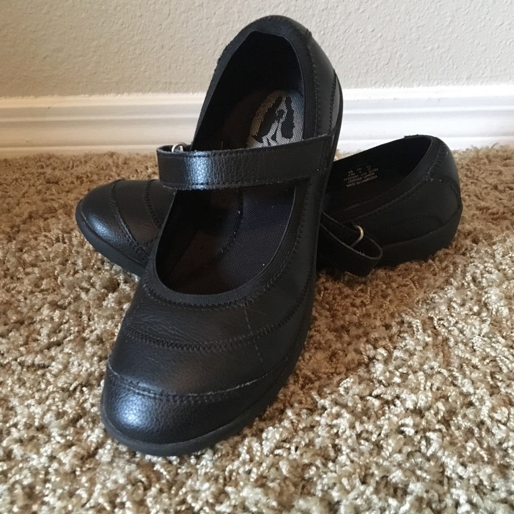 Hush puppies Velcro strap shoes